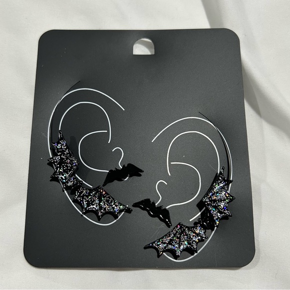 torrid Jewelry - Torrid Black Bat Ear Crawler And Stud
